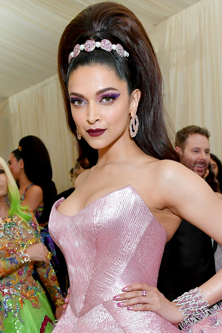 Deepika At Met Gala - HD Wallpaper 