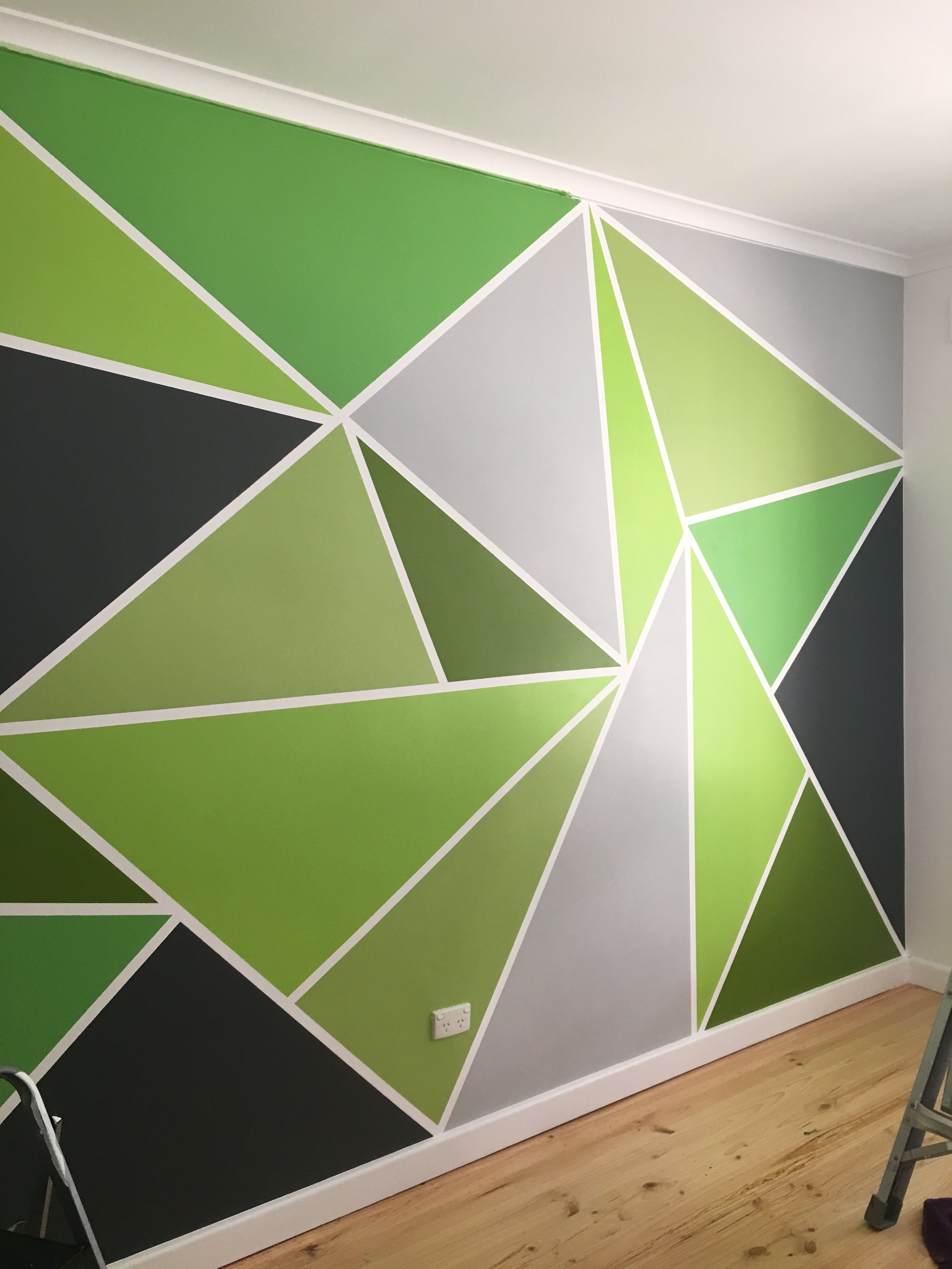 Triangle Painted Feature Wall - HD Wallpaper 
