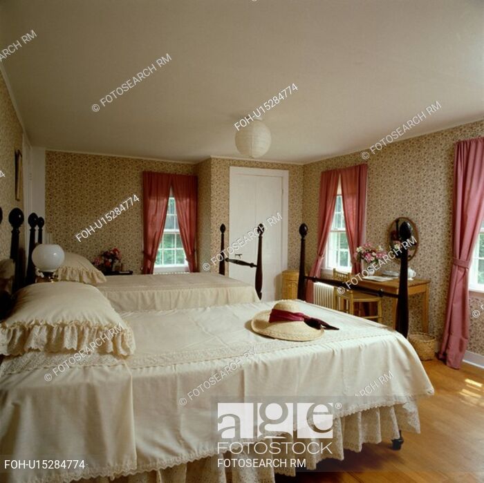 Cream Pillows And Bedcovers On Twin Beds In Bedroom - Bed - HD Wallpaper 