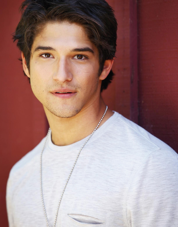 Tyler Posey - HD Wallpaper 