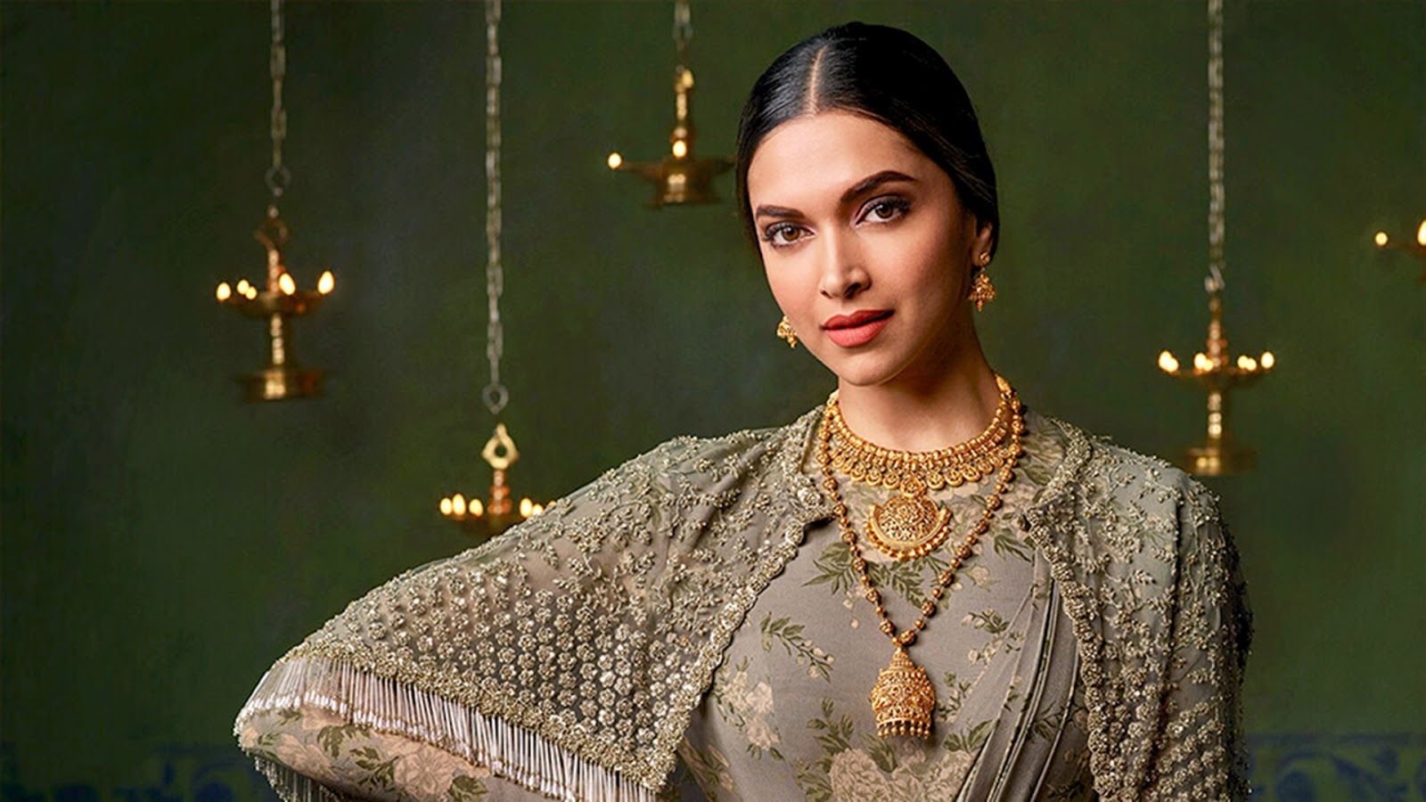 Deepika In Sabyasachi Lehenga - HD Wallpaper 