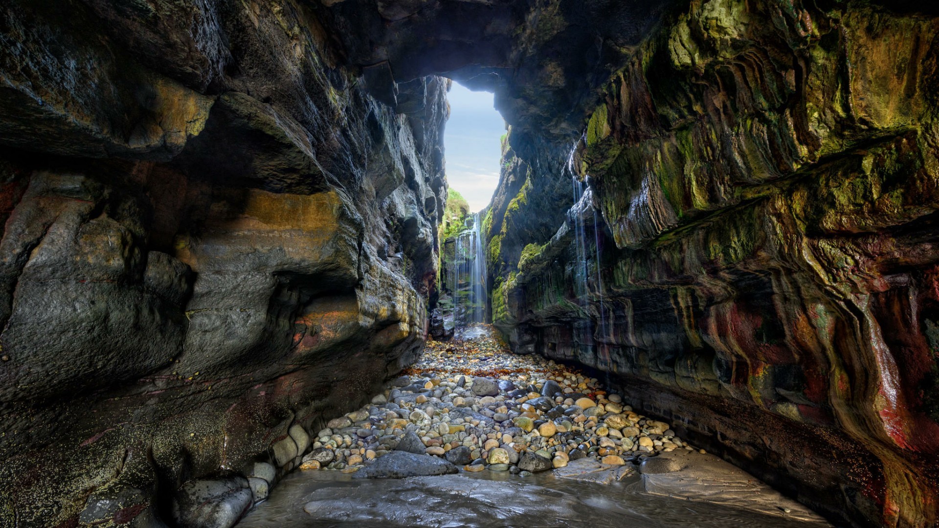 Secret Waterfall Of Slieve League, Ireland Wallpaper - Secret Waterfall Cave Donegal - HD Wallpaper 