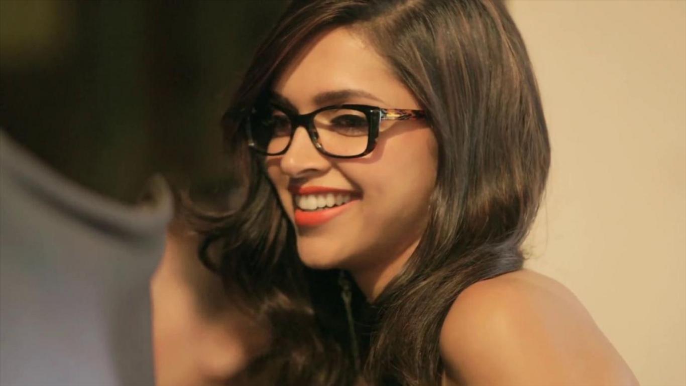 Deepika Padukone Smile Wallpaper For Mac - Deepika Padukone Cute Smile Hd - HD Wallpaper 