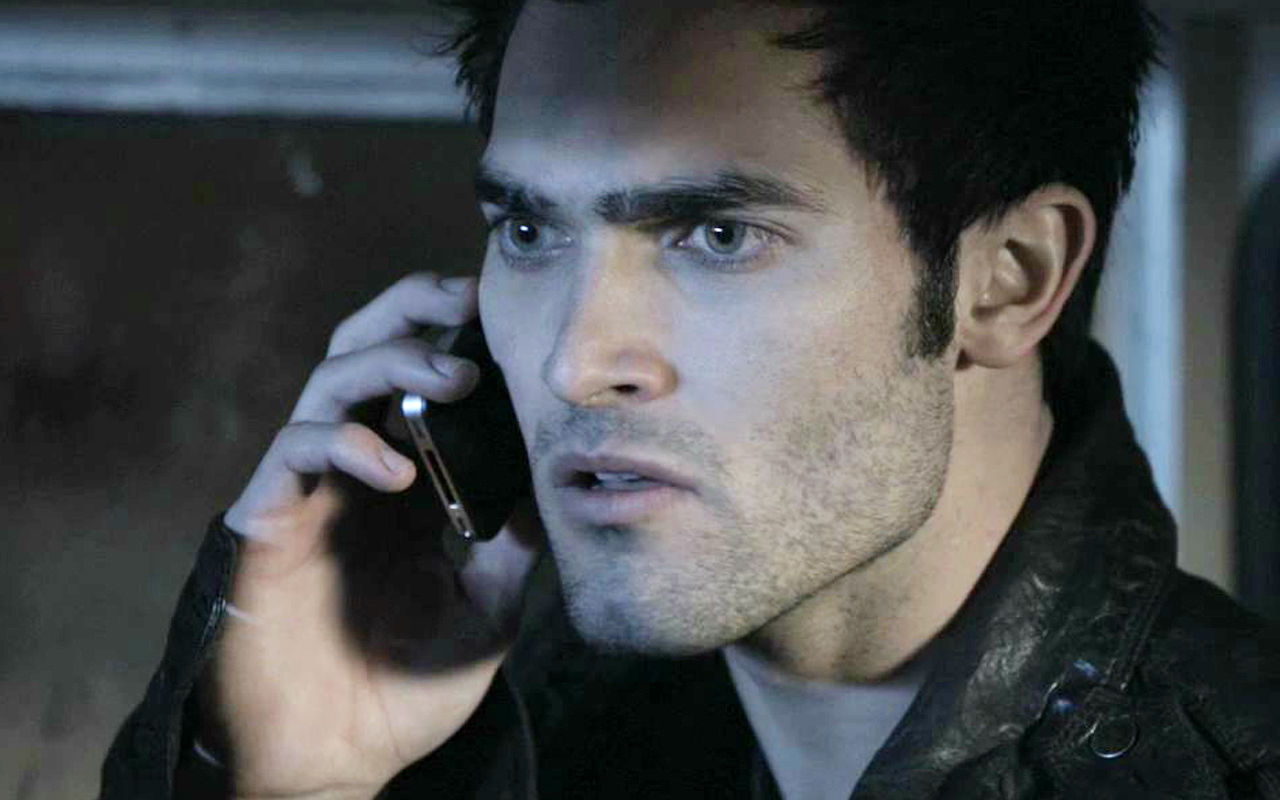 Hoechlin - Tyler Hoechlin Phone - HD Wallpaper 