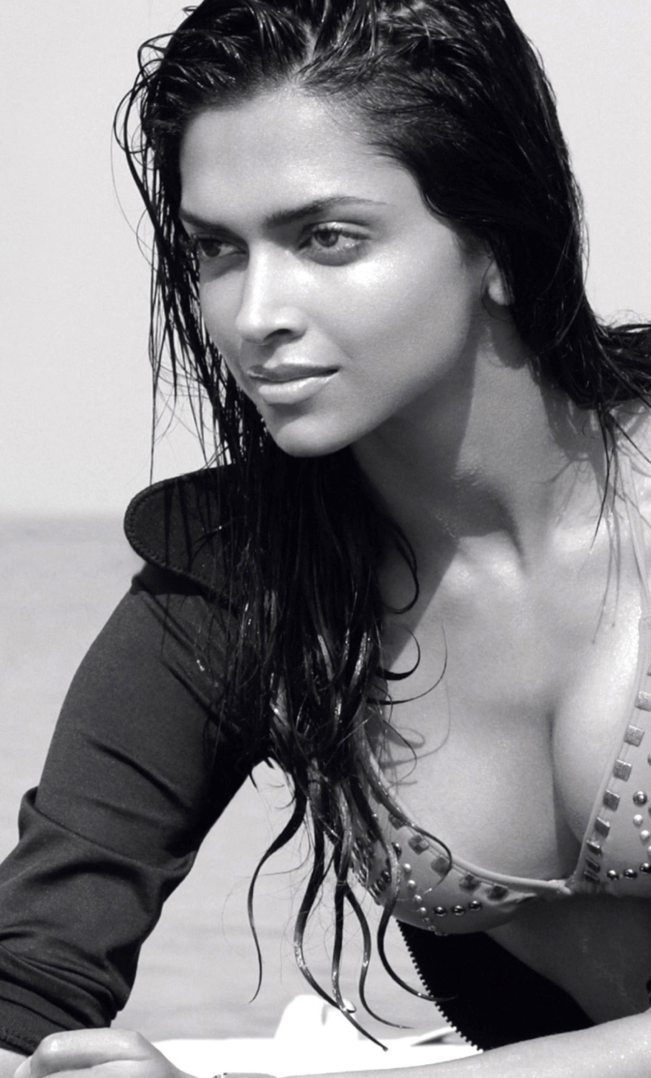 Deepika Padukone Hot Wallpapers Latest - HD Wallpaper 