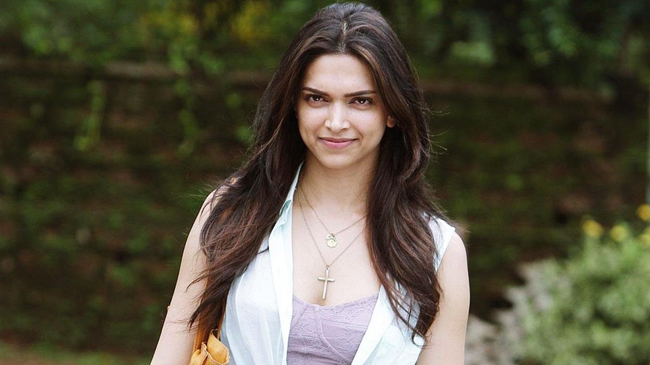 Deepika In Finding Fanny - HD Wallpaper 