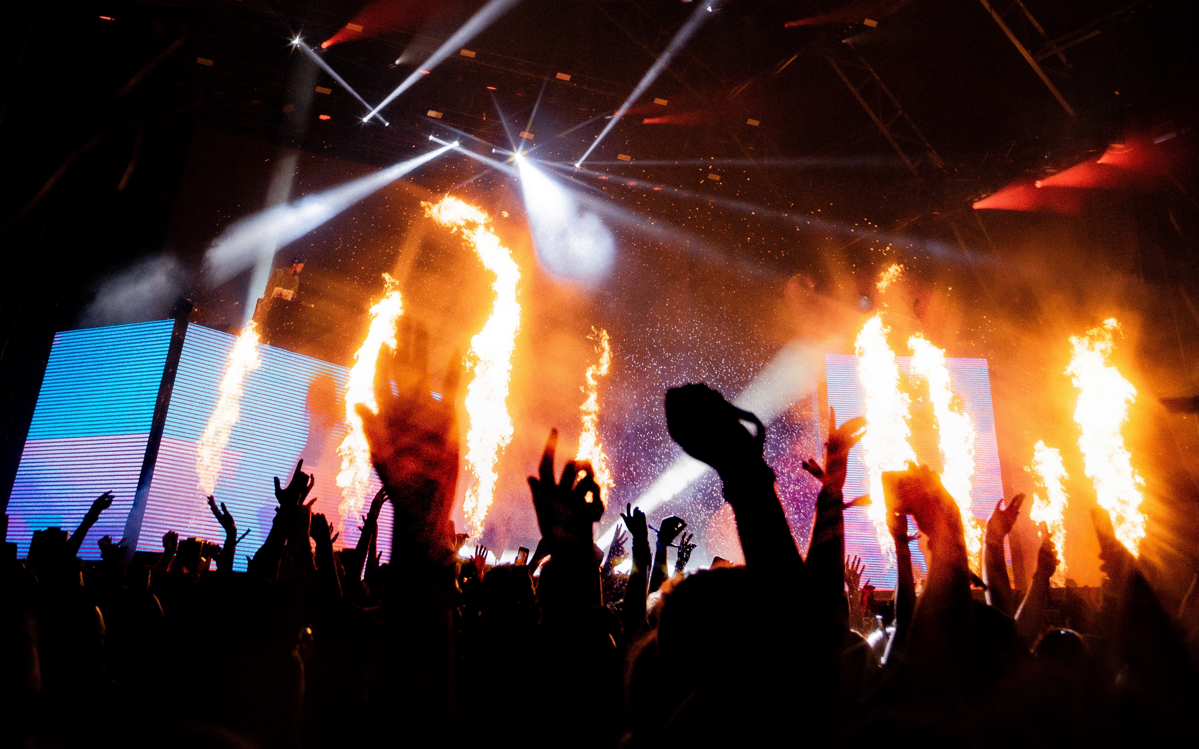 Wallpaper Concert, Stage, Fire, Spotlights, Dark - Stage Background - HD Wallpaper 