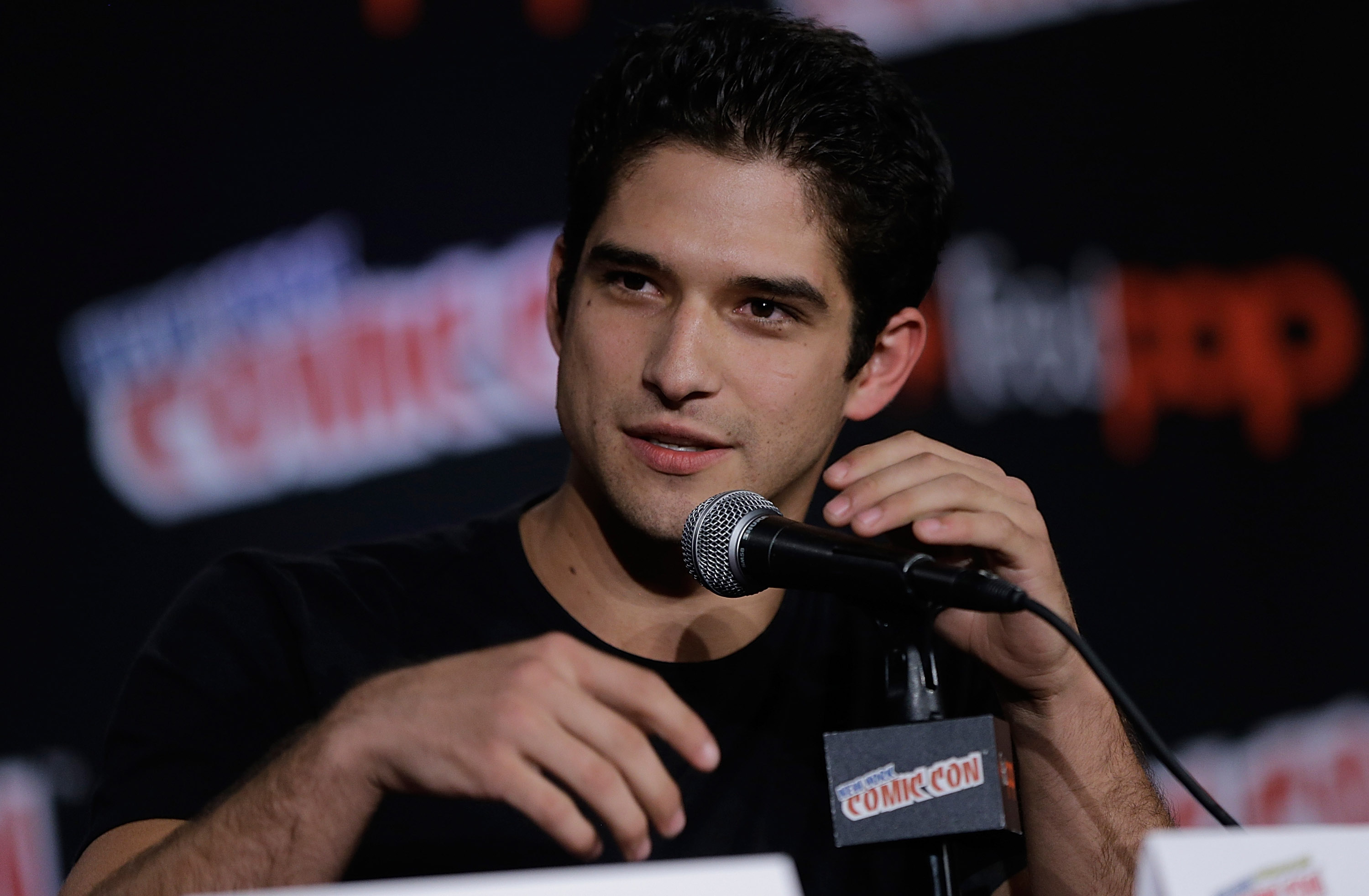 Tyler Posey Wallpaper Computador - HD Wallpaper 