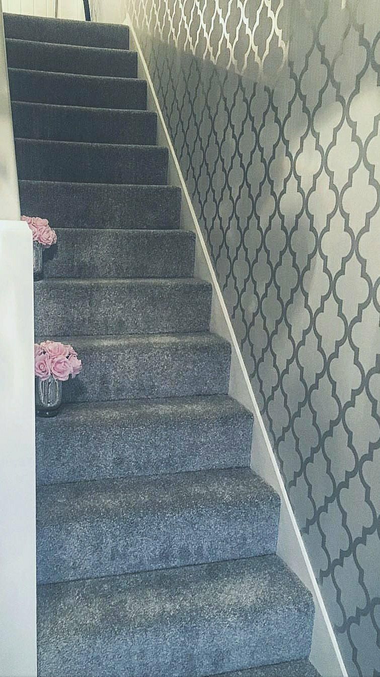 Grey Wallpaper Up The Stairs - HD Wallpaper 
