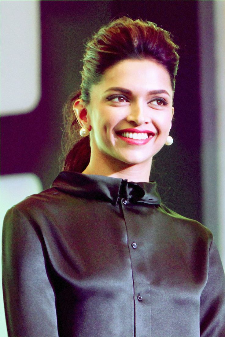 Deepika Padukone Cute Smile - HD Wallpaper 