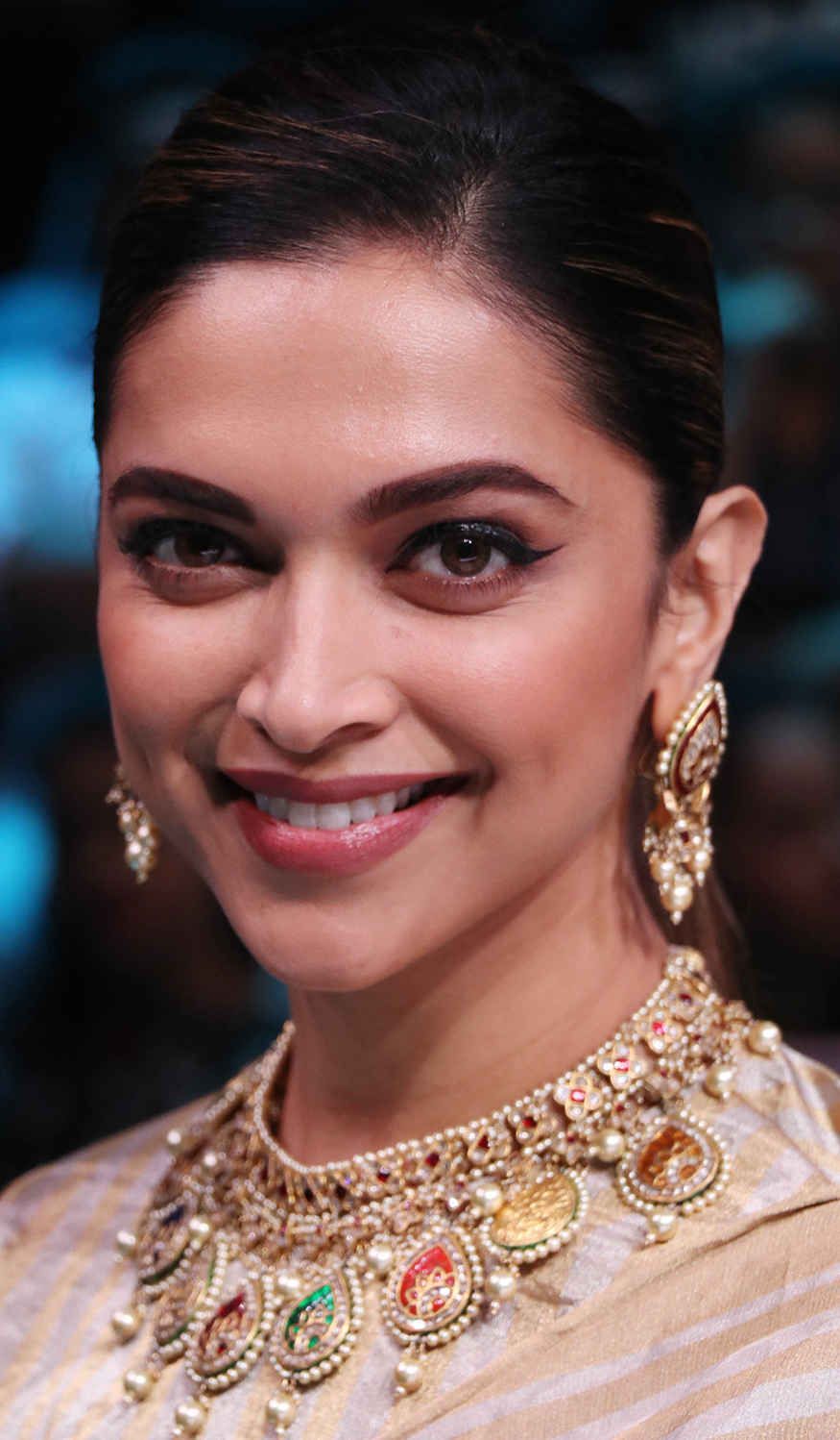 Deepika Padukone New Hd Wallpapers & High Definition - Deepika Padukone Padmavati Promotion - HD Wallpaper 