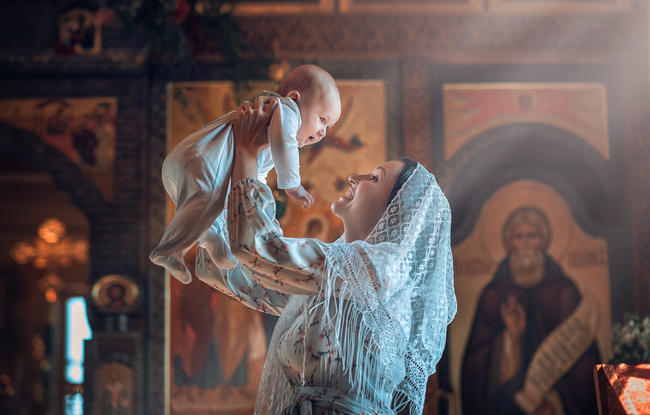 Photo Wallpaper Joy, Woman, Church, Mom, Child, Baby, - Мать И Ребенок В Церкви - HD Wallpaper 