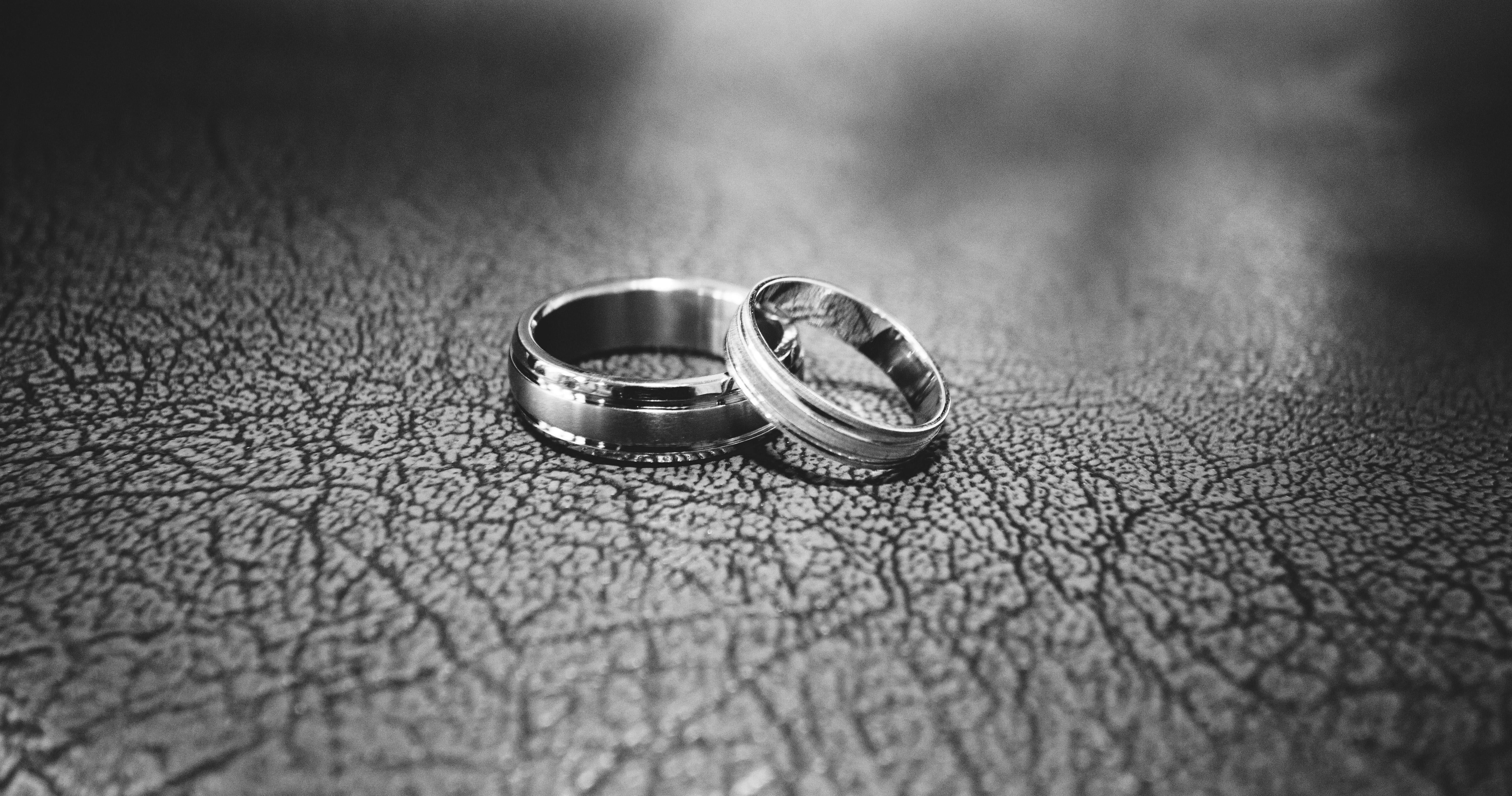 Wedding Rings Black And White - HD Wallpaper 