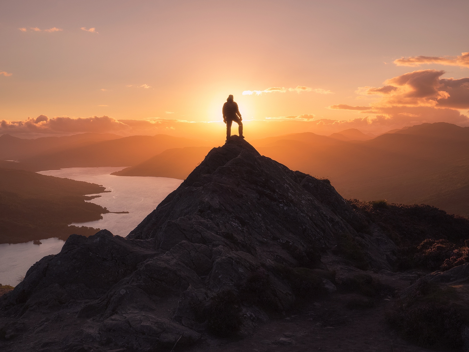 Wallpaper Mountain, Silhouette, Man, Peak, Conquest, - Man At The Top Of The Mountain - HD Wallpaper 