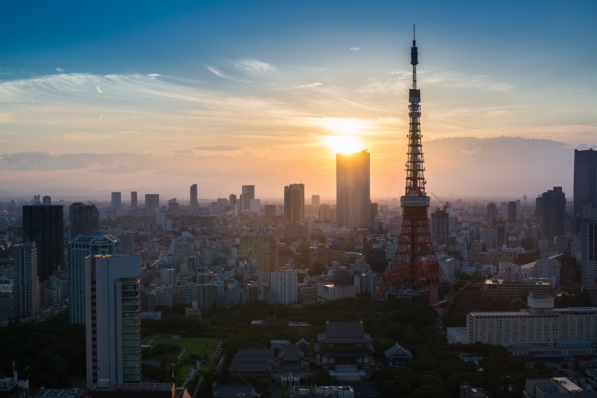 Tokyo Tower - HD Wallpaper 