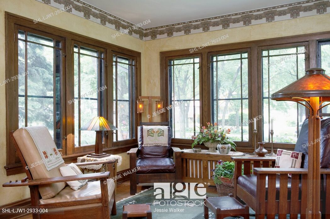 Wide Mullion Windows, Yellow Walls, Stylized Craftsman - Sirkeci - HD Wallpaper 