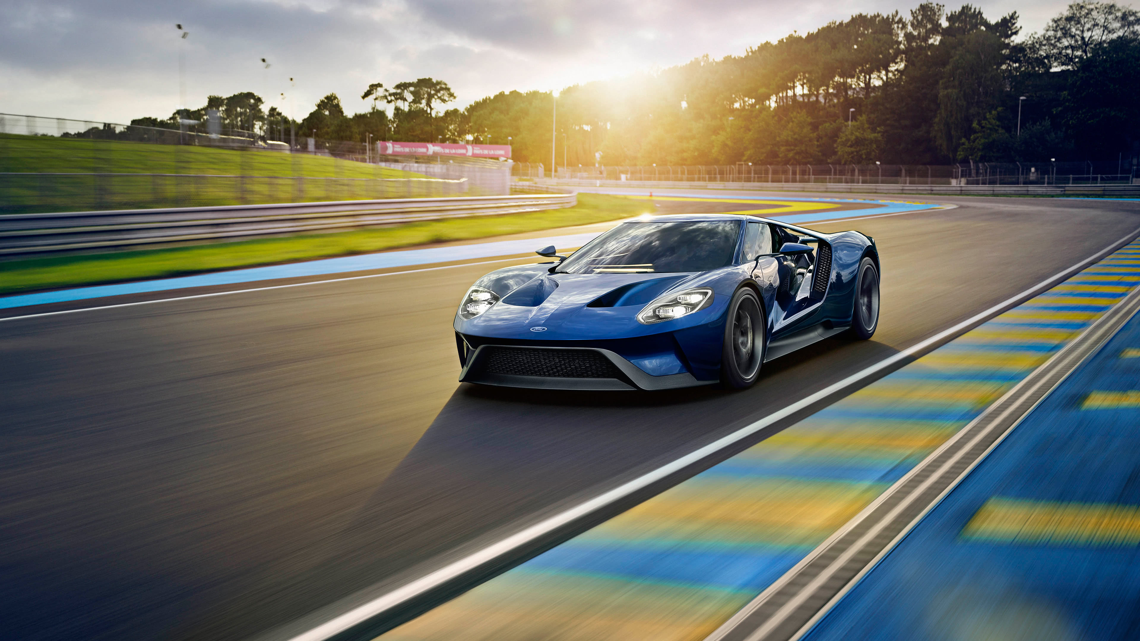 Ford Gt Race Track Uhd 4k Wallpaper - HD Wallpaper 