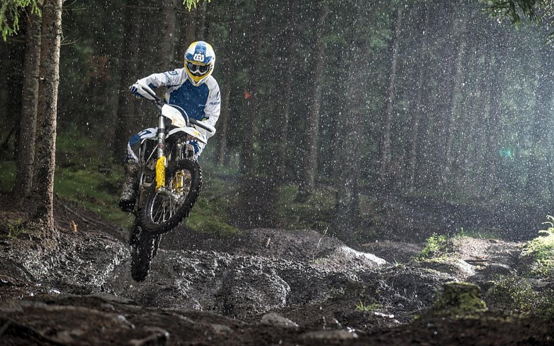 Husqvarna Wallpaper - HD Wallpaper 