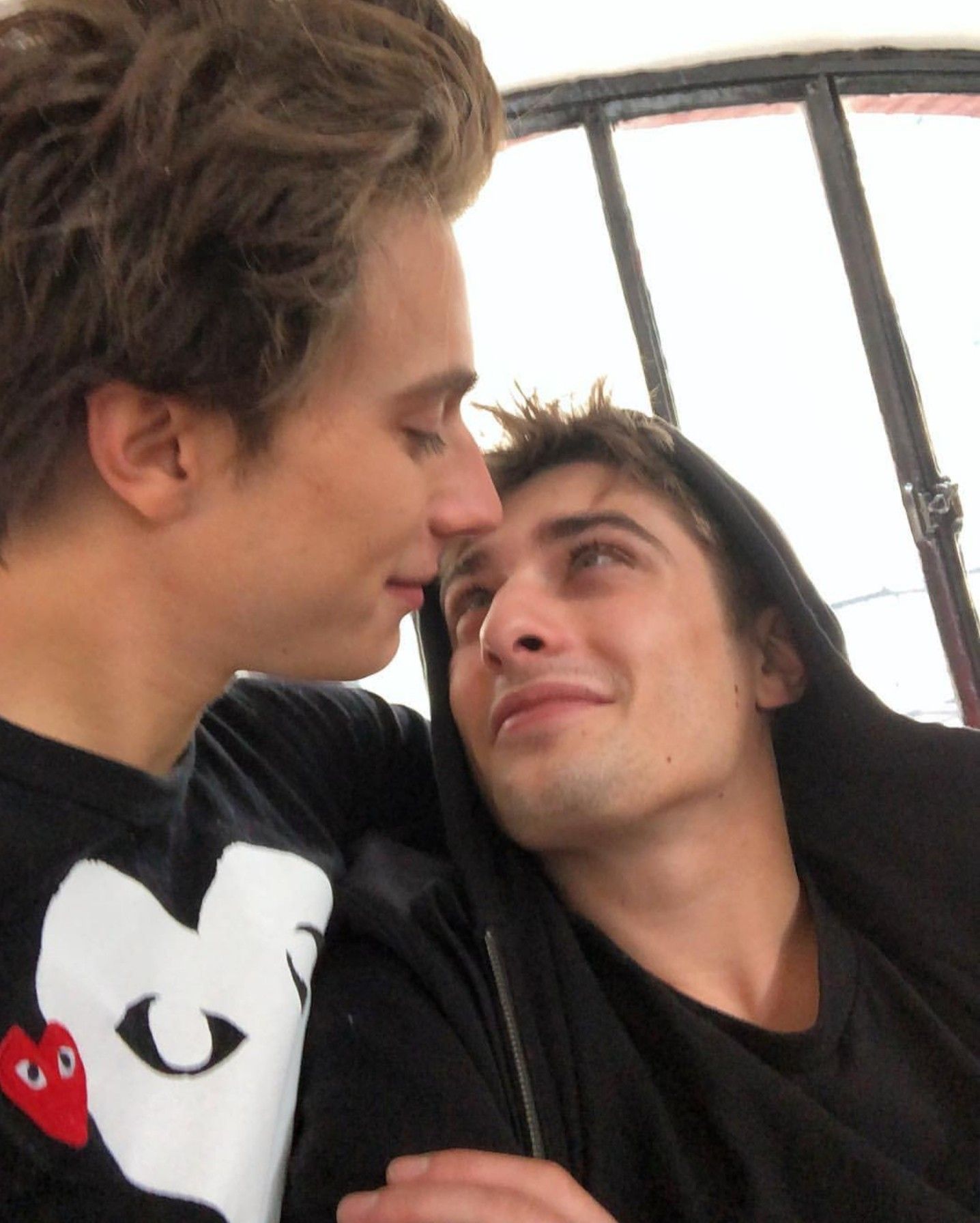 Relationship Axel And Maxence - HD Wallpaper 