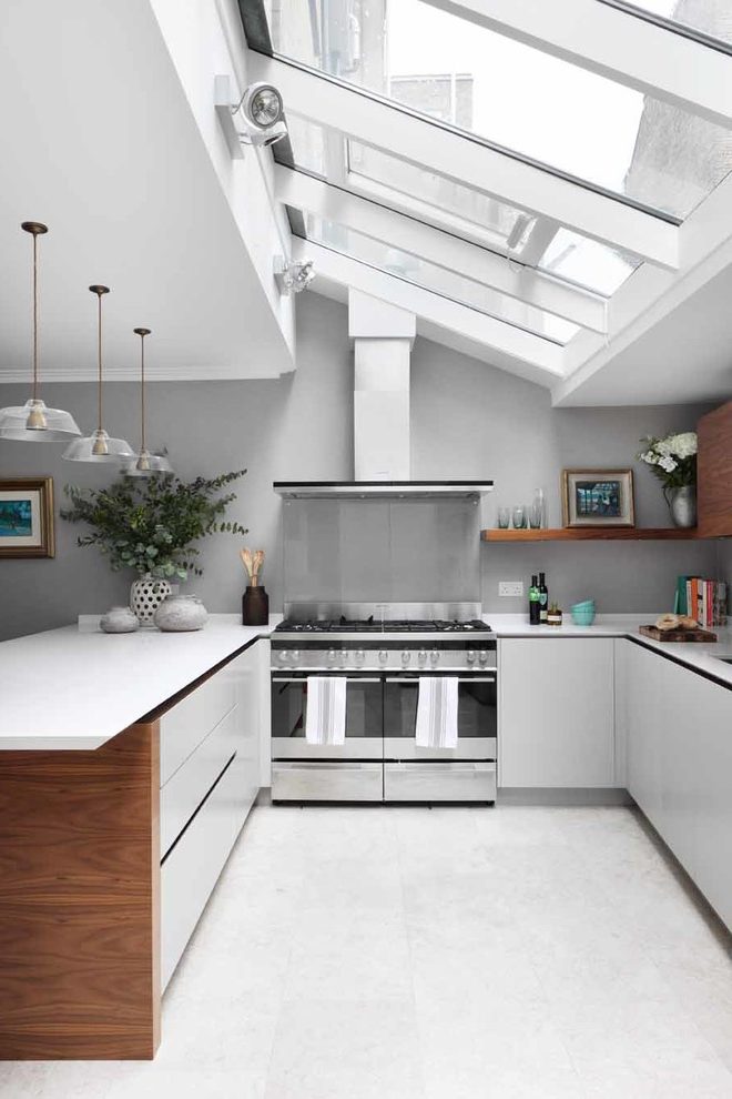 London Velux Skylight With Rustic Display And Wall - Kitchen Pendant Lights With Skylight - HD Wallpaper 