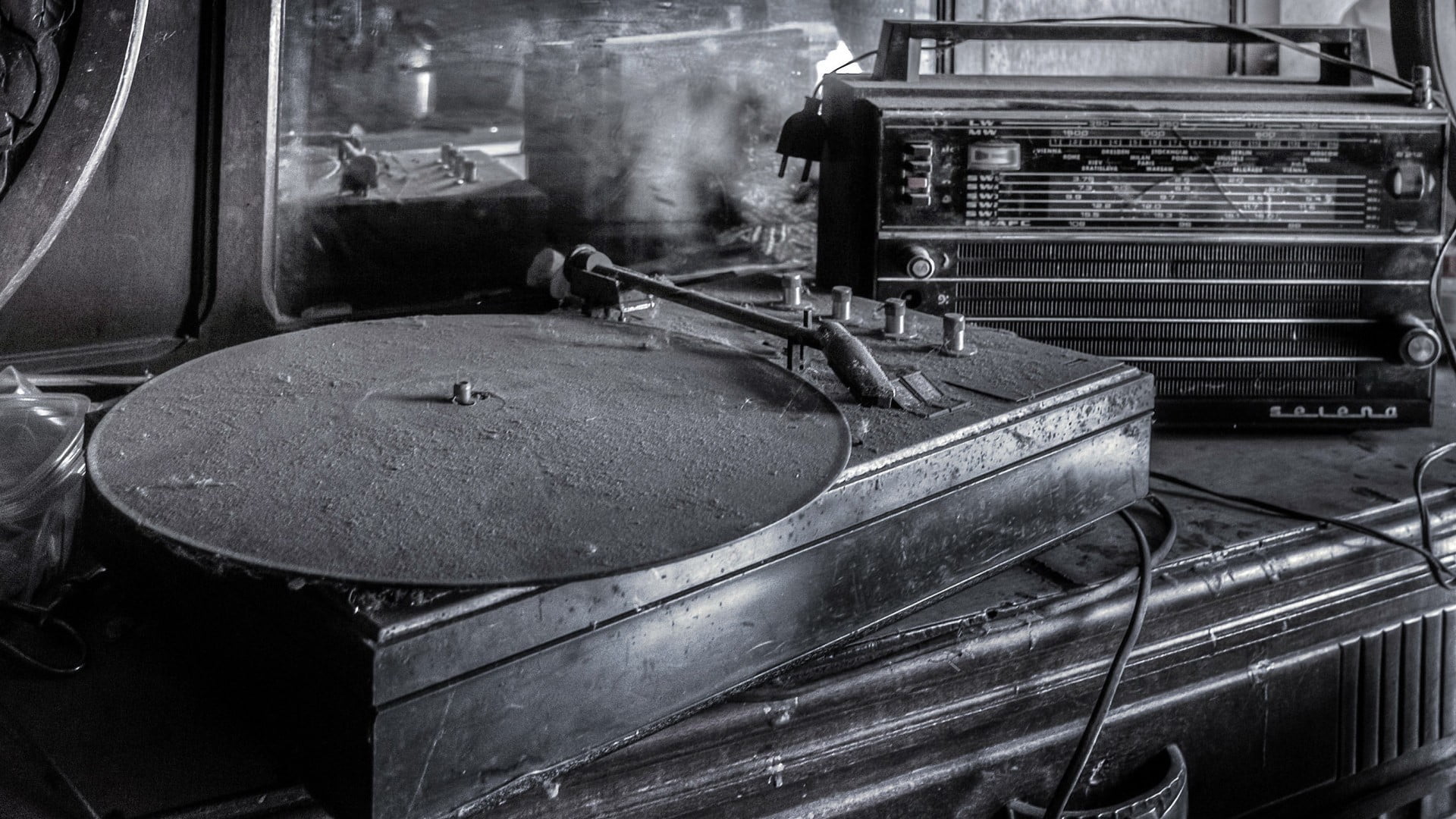 Old Radio Black And White - HD Wallpaper 