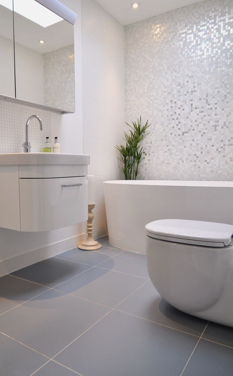 Bathtub With Tile Wall - HD Wallpaper 