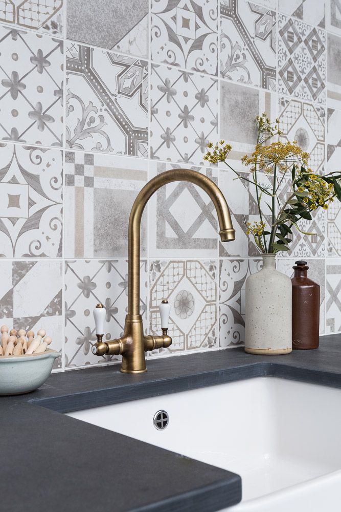 Pattern Tiles In Kitchen - HD Wallpaper 