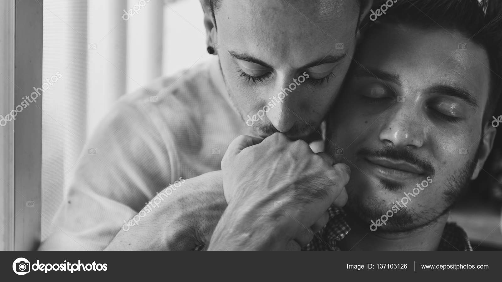 Gay Couple Tender Love - HD Wallpaper 