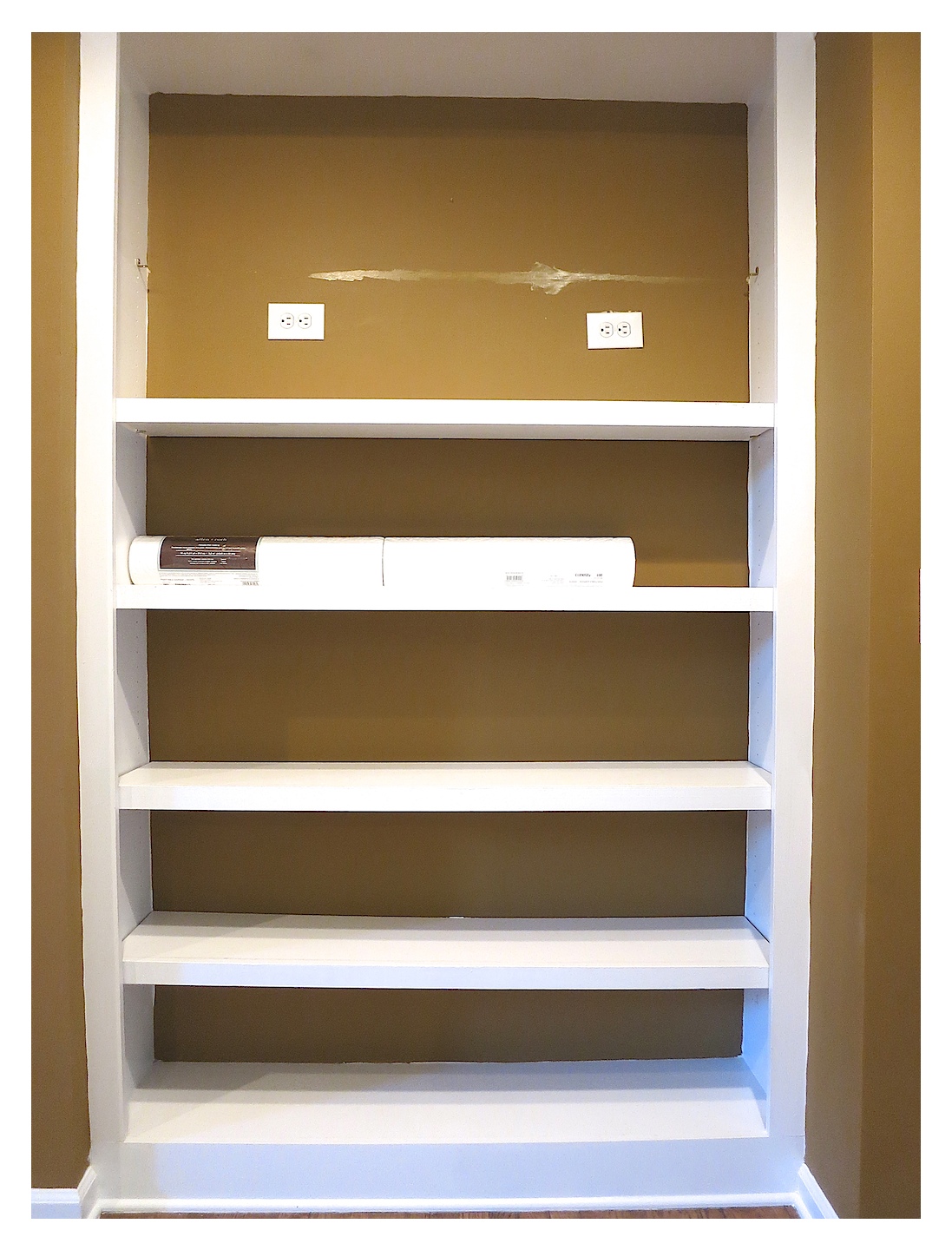 Bookcase Makeover Using Textured Paintable Wallpaper - Shelf - HD Wallpaper 