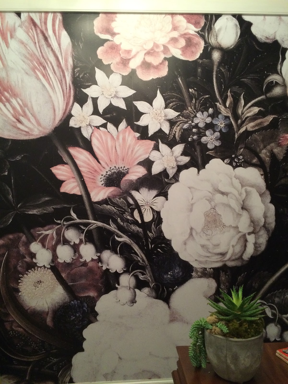 Dark Floral Wallpaper Mural - HD Wallpaper 