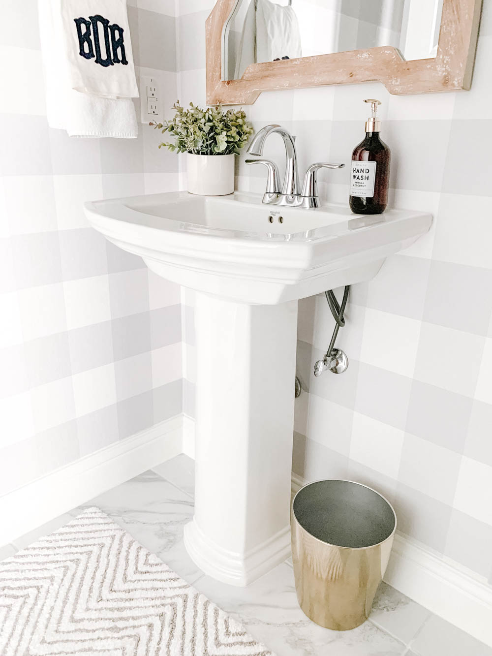 Grey And White Buffalo Check Wallpaper, Gold Accents, - Bathroom Sink - HD Wallpaper 