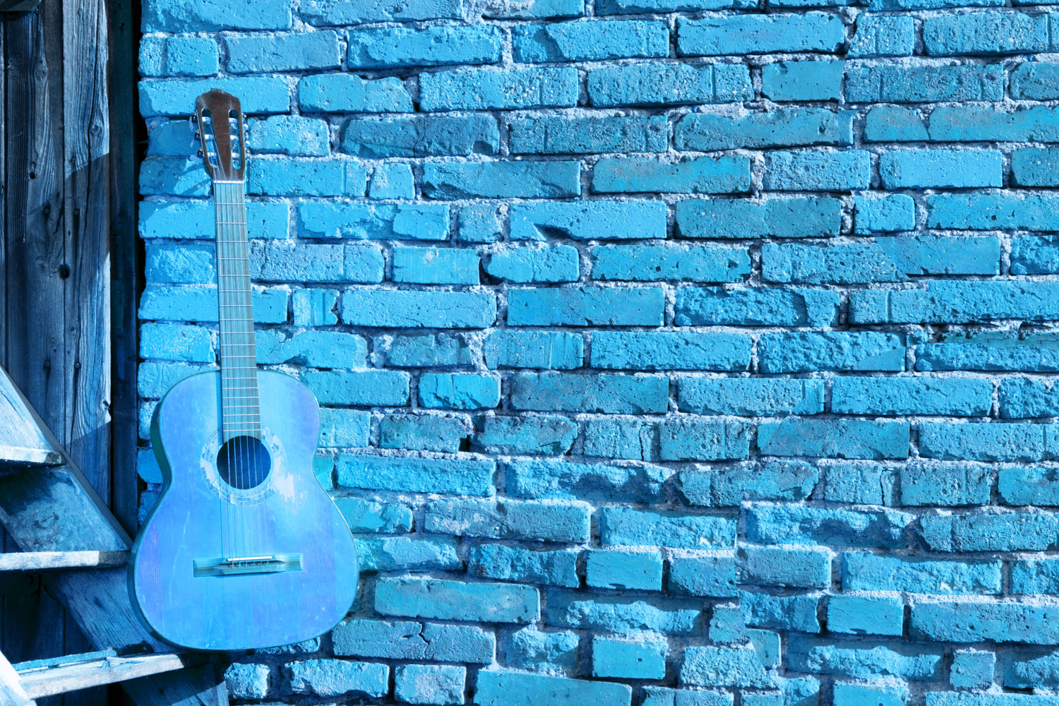 Blue Guitar On Brick Wall - Blue Wall Wallpaper Hd - HD Wallpaper 