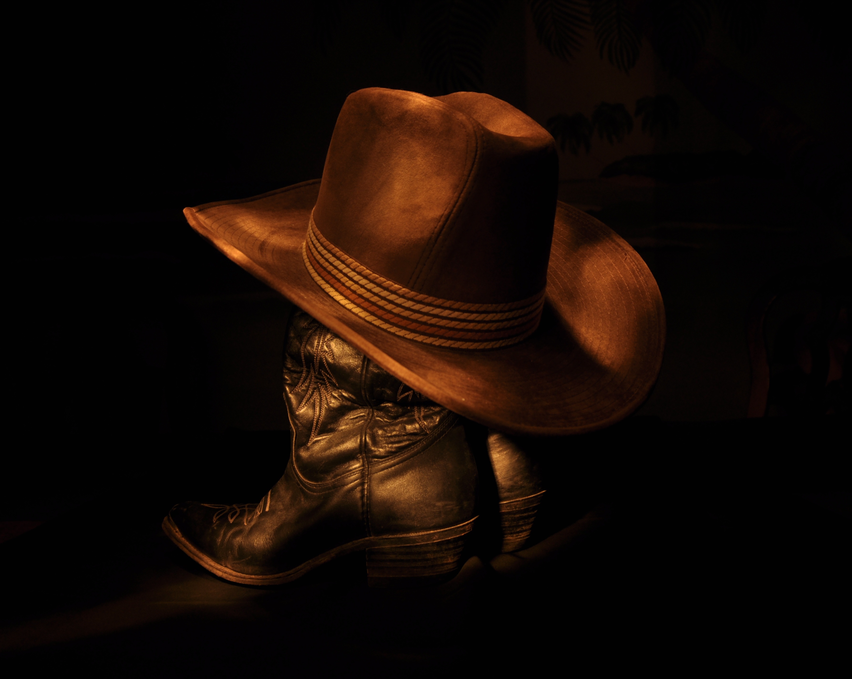 Painting Of Cowboy Boots And Hat - HD Wallpaper 