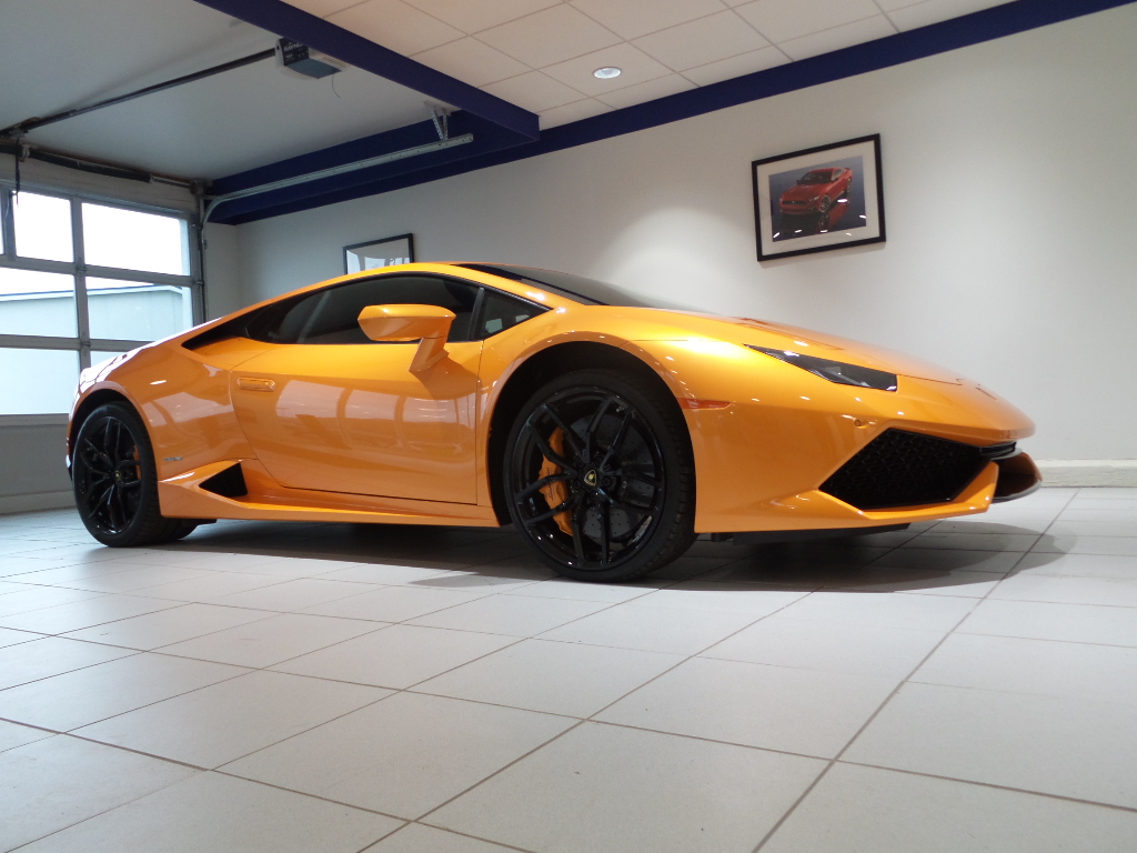 Lamborghini Huracán - HD Wallpaper 