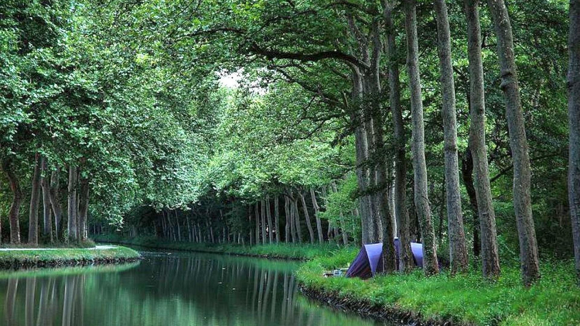 Camping Backgrounds Free Download - Canal Du Midi Camping - HD Wallpaper 