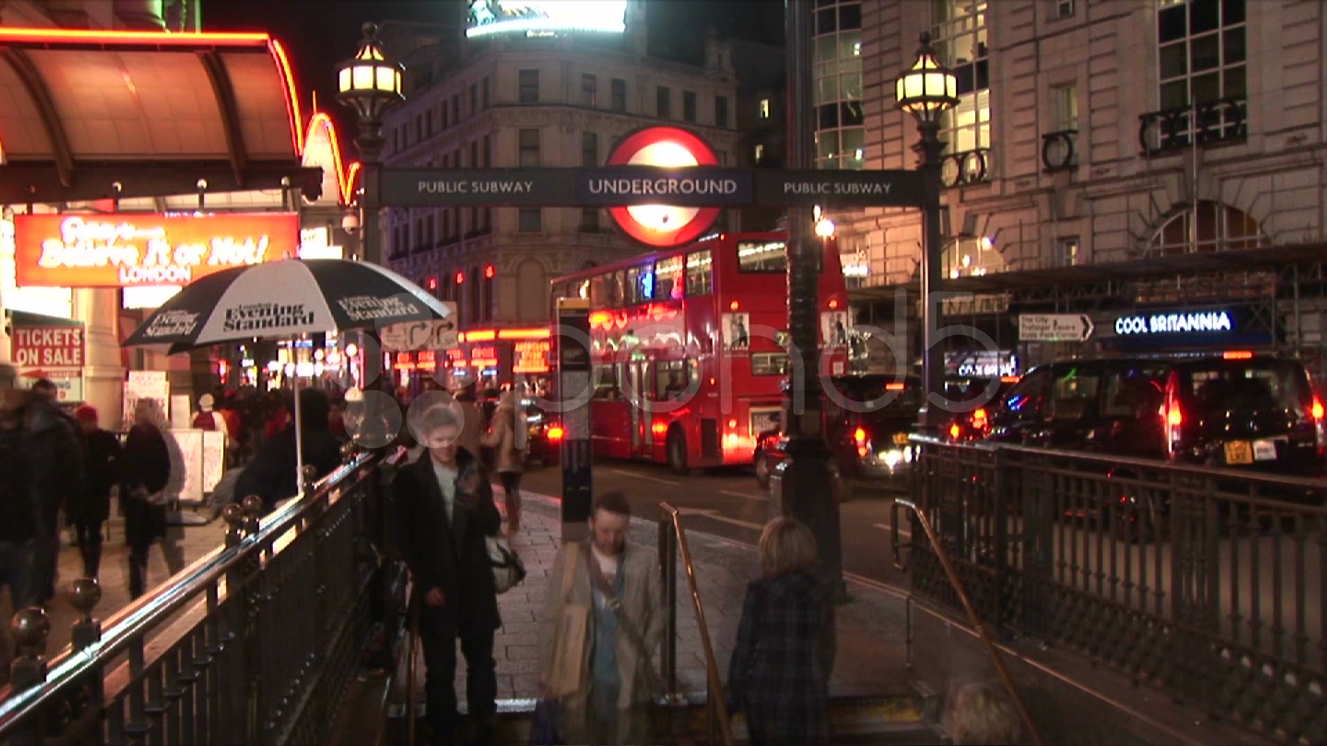 London Underground Wallpapers - Piccadilly Circus Underground 60's - HD Wallpaper 