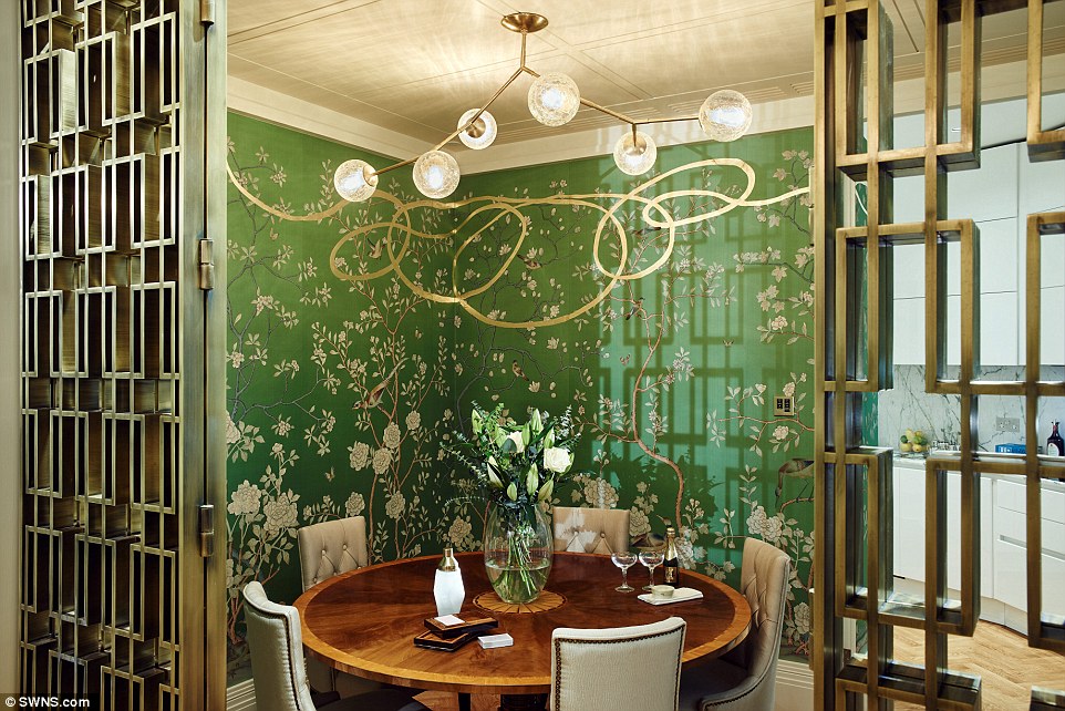 The Flat S Dining Room, Which Comes Decorated With - Interior Design - HD Wallpaper 