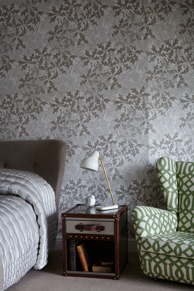 London Geometric Quilts With Mirrored Nightstands And - Marthe Armitage Oakleaf - HD Wallpaper 