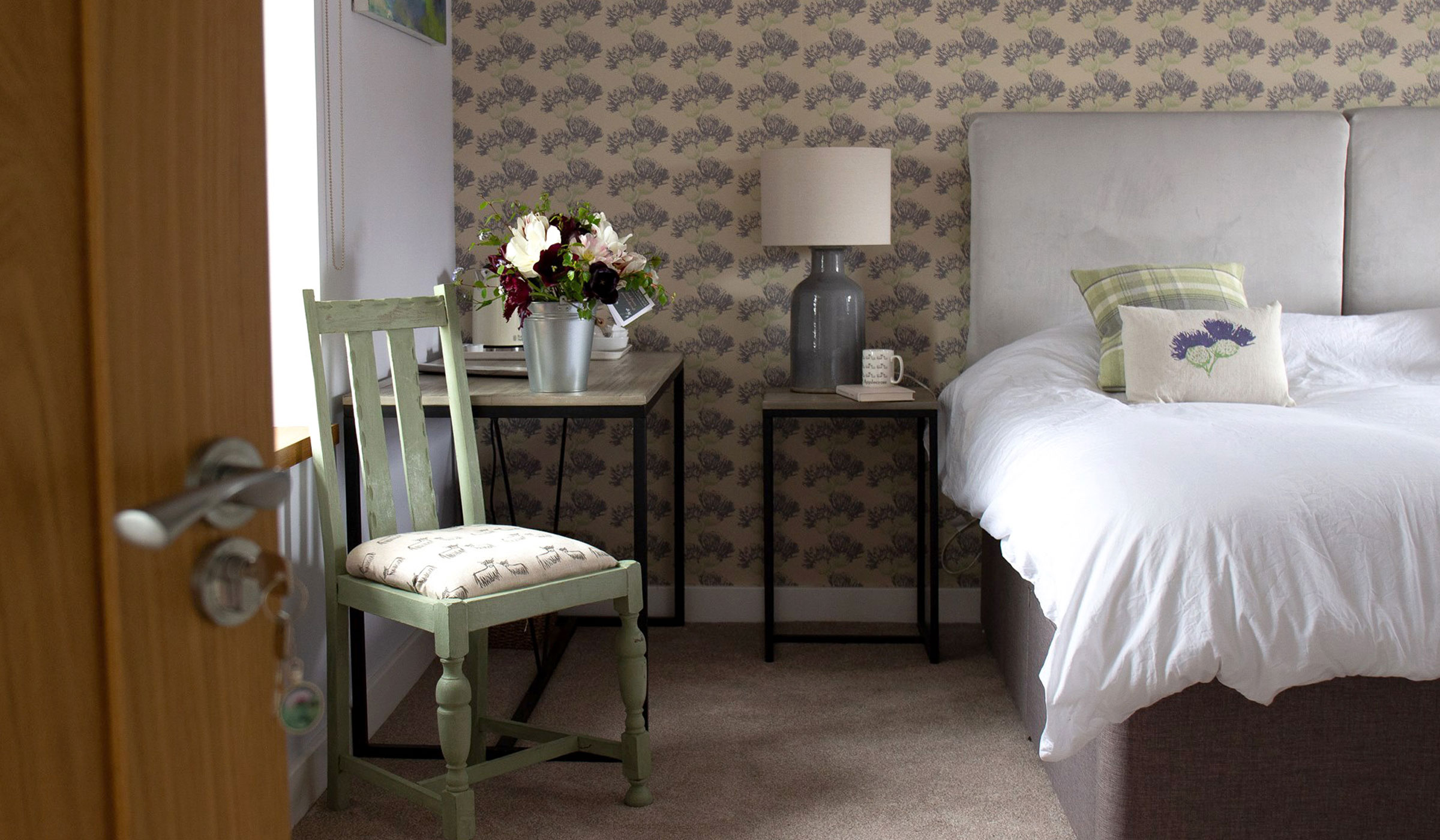 Nightstand - HD Wallpaper 