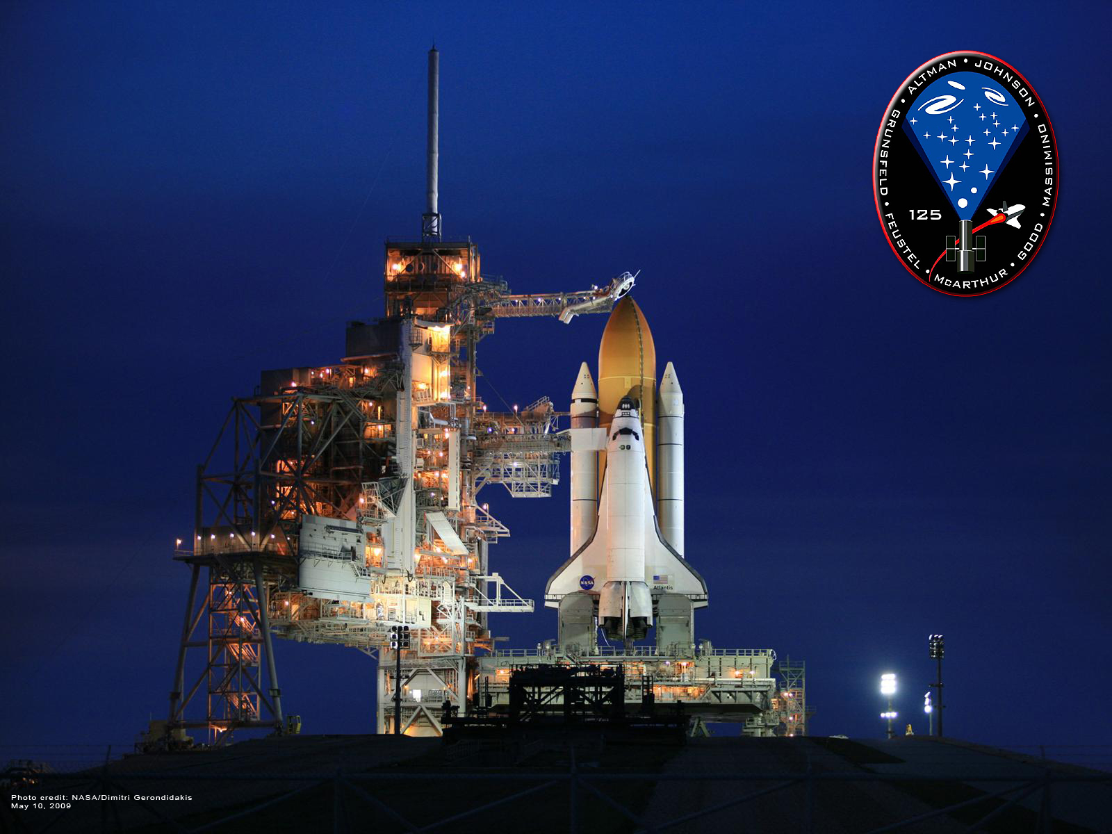 Night Falls On Launch Pad 39a At Nasa S Kennedy Space - Space Shuttle Program - HD Wallpaper 