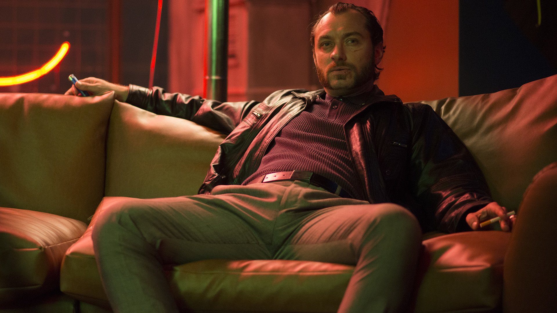 Jude Law Dom Hemingway - HD Wallpaper 