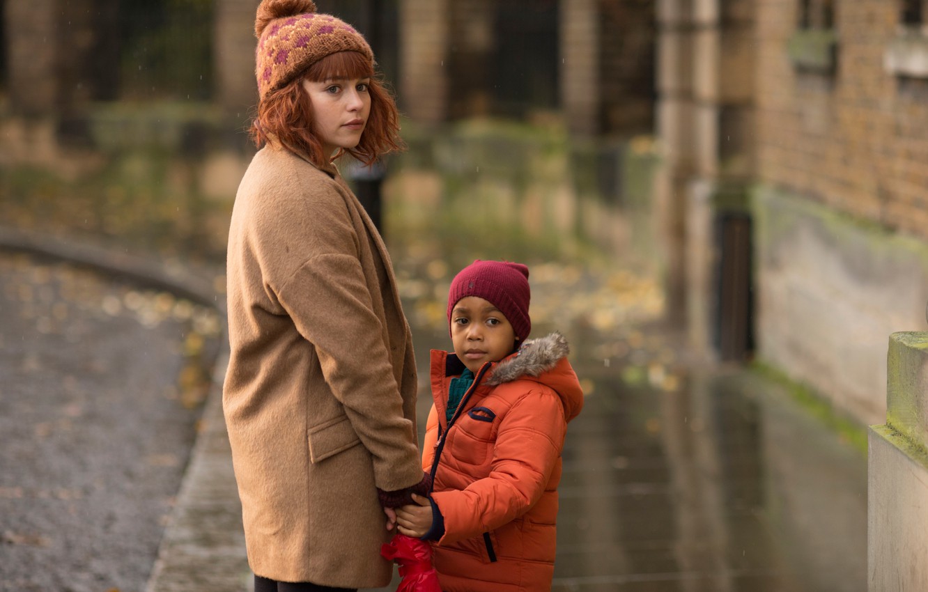 Photo Wallpaper Child, Evelyn, Emilia Clarke, Dom Hemingway - Dom Hemingway Emilia Clarke - HD Wallpaper 