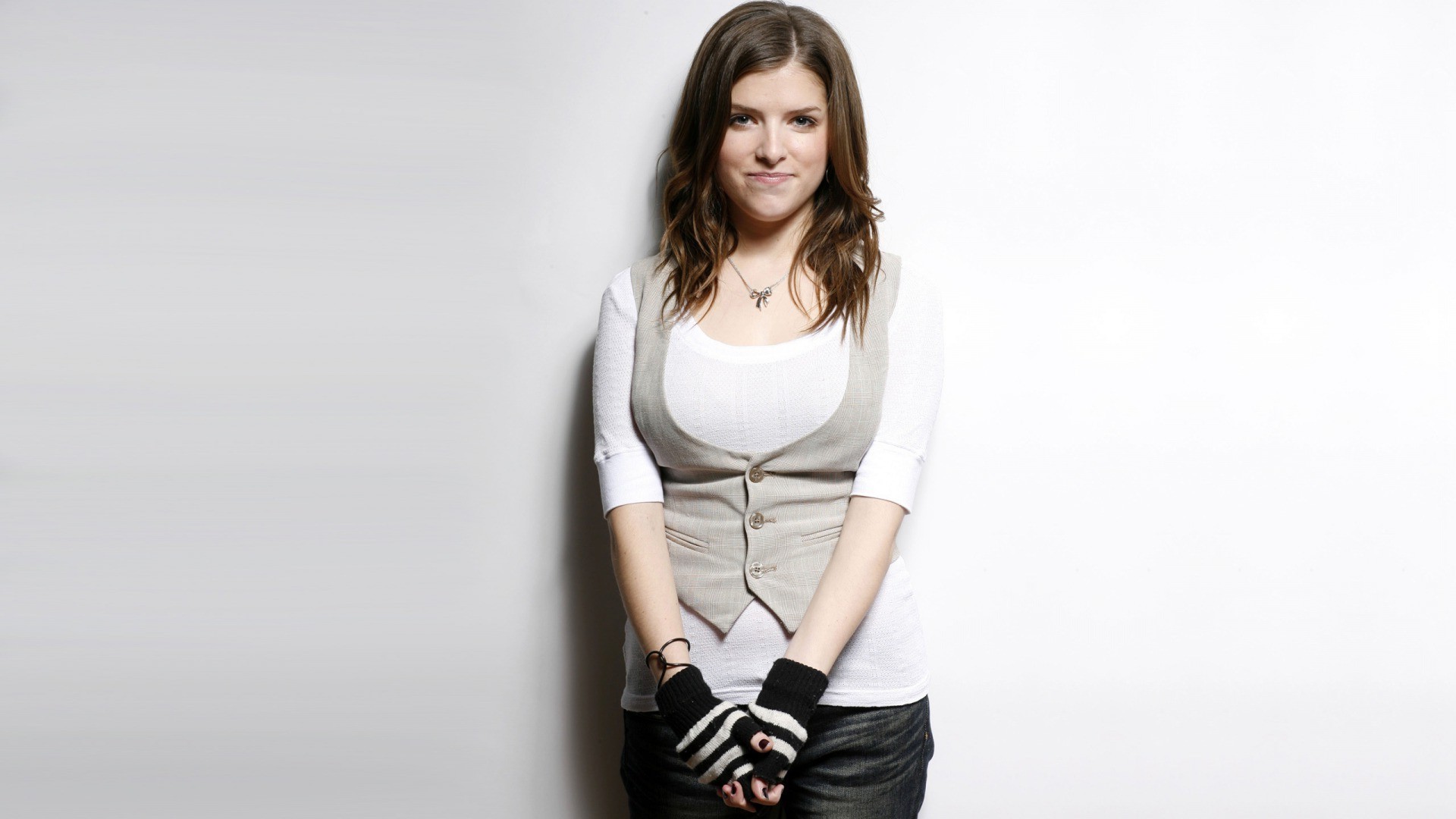 Wiki Anna Kendrick Wallpaper For Pc Pic 
 Data Src - Anna Kendrick Gloves - HD Wallpaper 