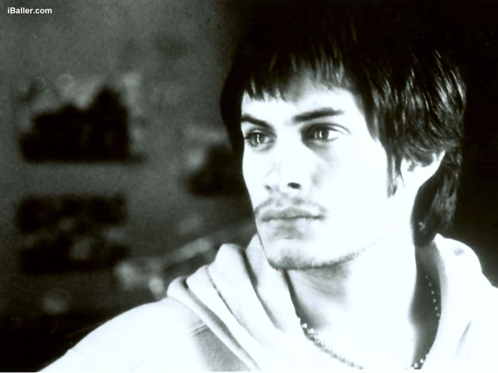 Gael Garcia Bernal - Boy - HD Wallpaper 