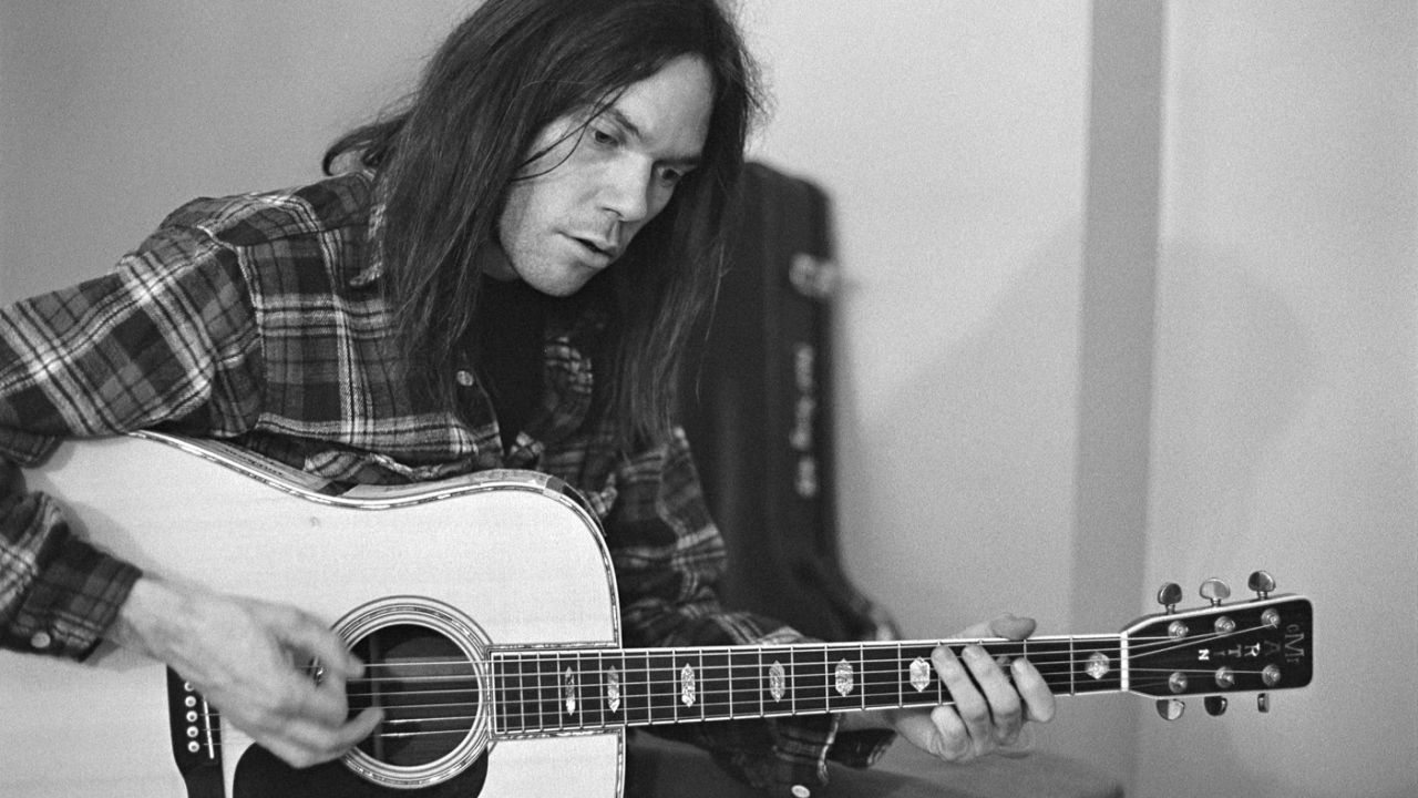 Neil Young 1971 - HD Wallpaper 