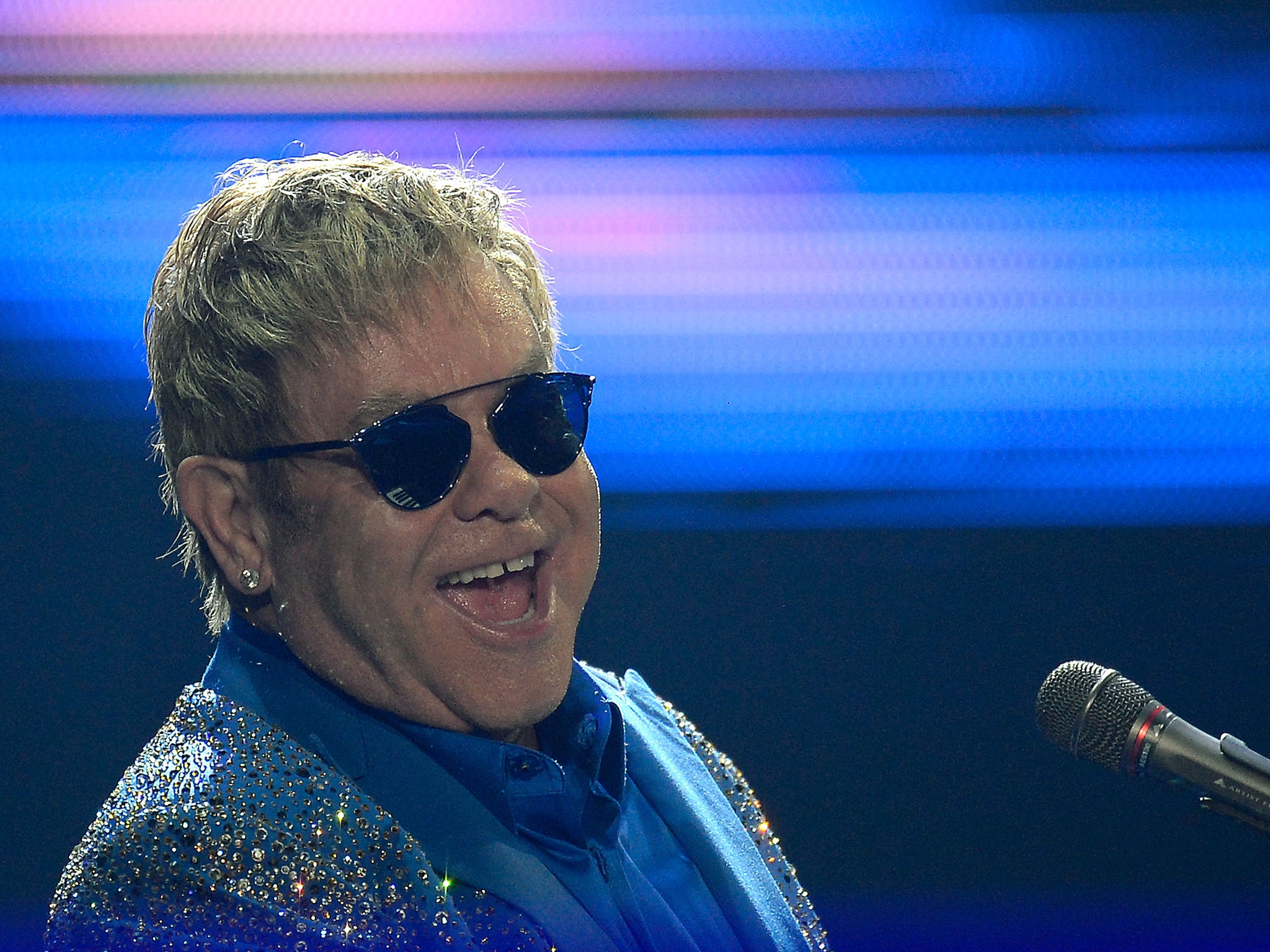 Elton John Wallpapers And Backgrounds - Elton John Young - HD Wallpaper 