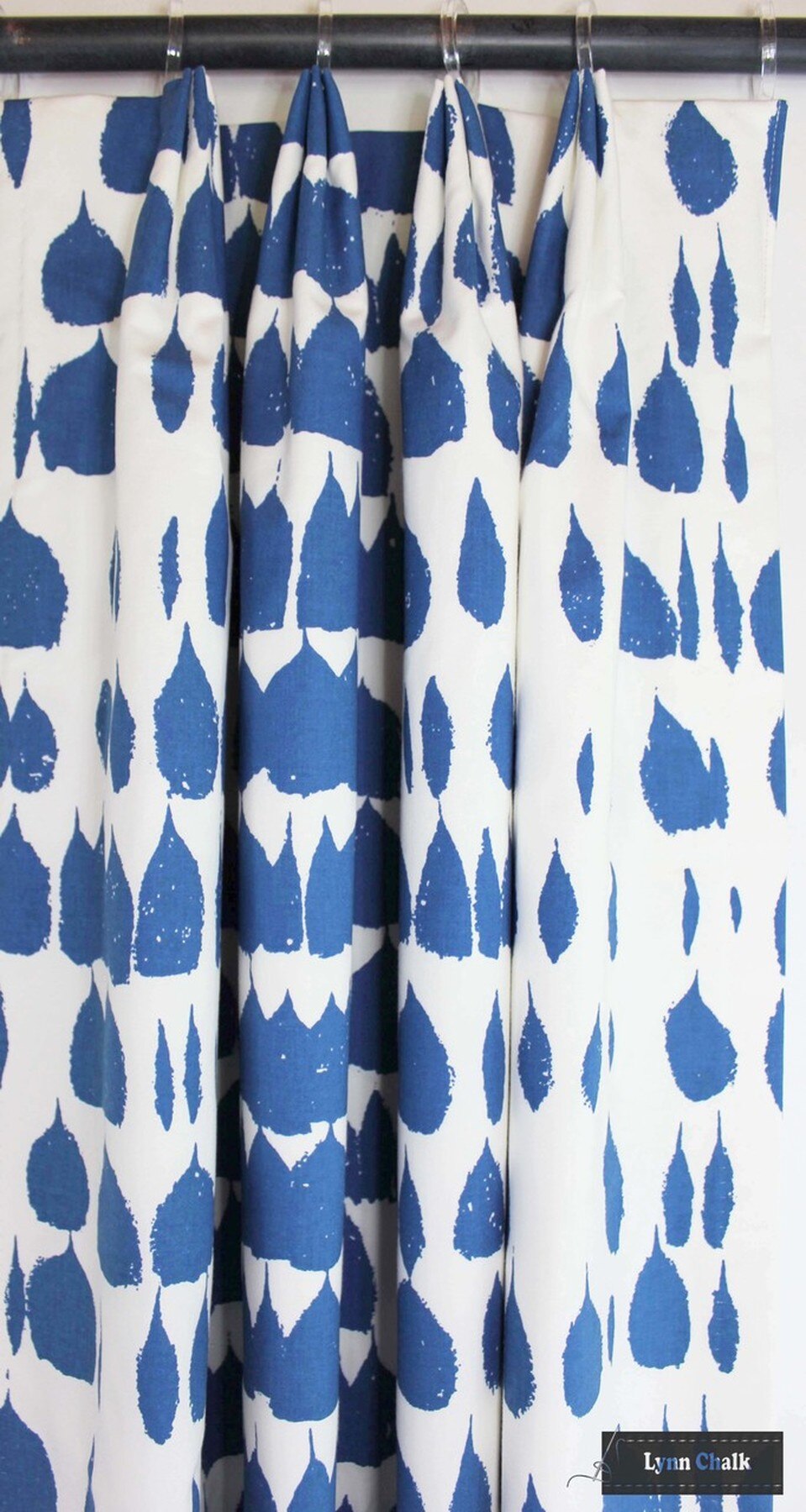 Schumacher Queen Of Spain Black - Bed Skirt - HD Wallpaper 