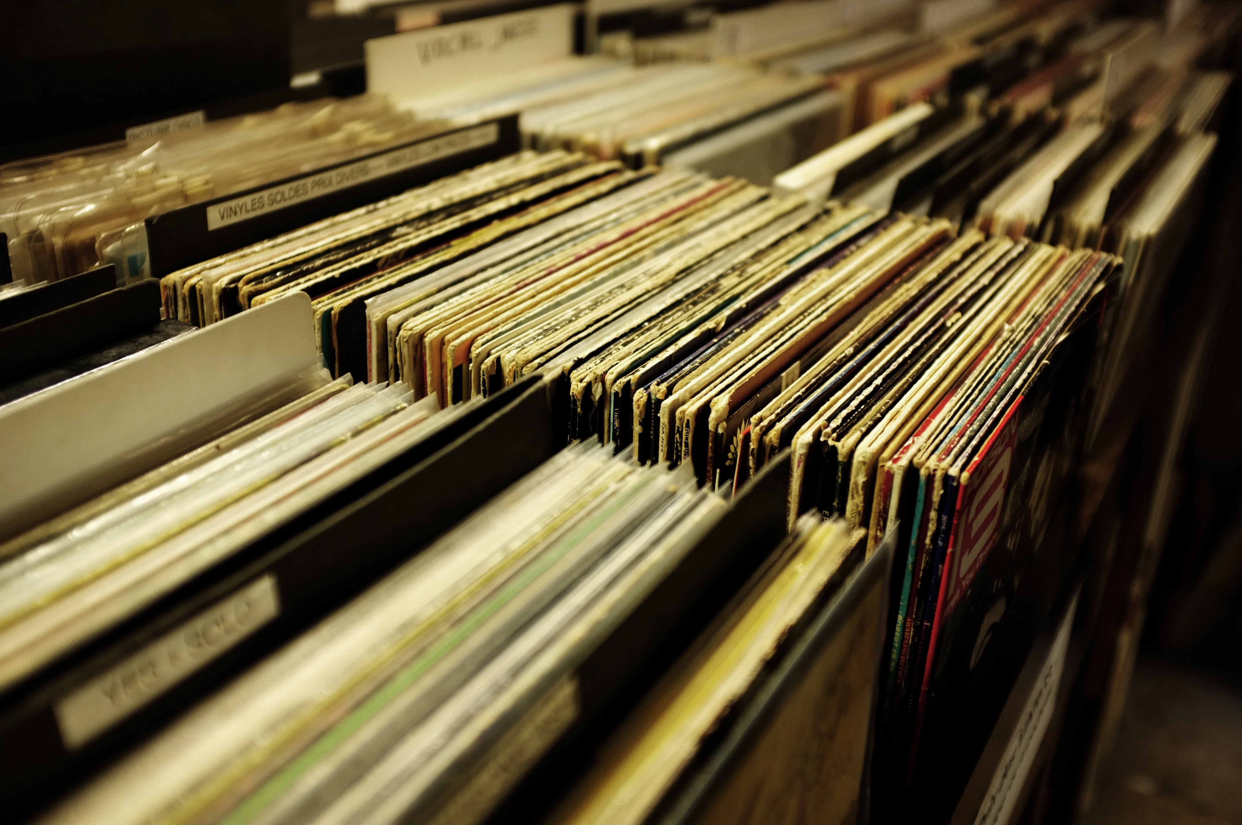 Vinyl Record Store - HD Wallpaper 