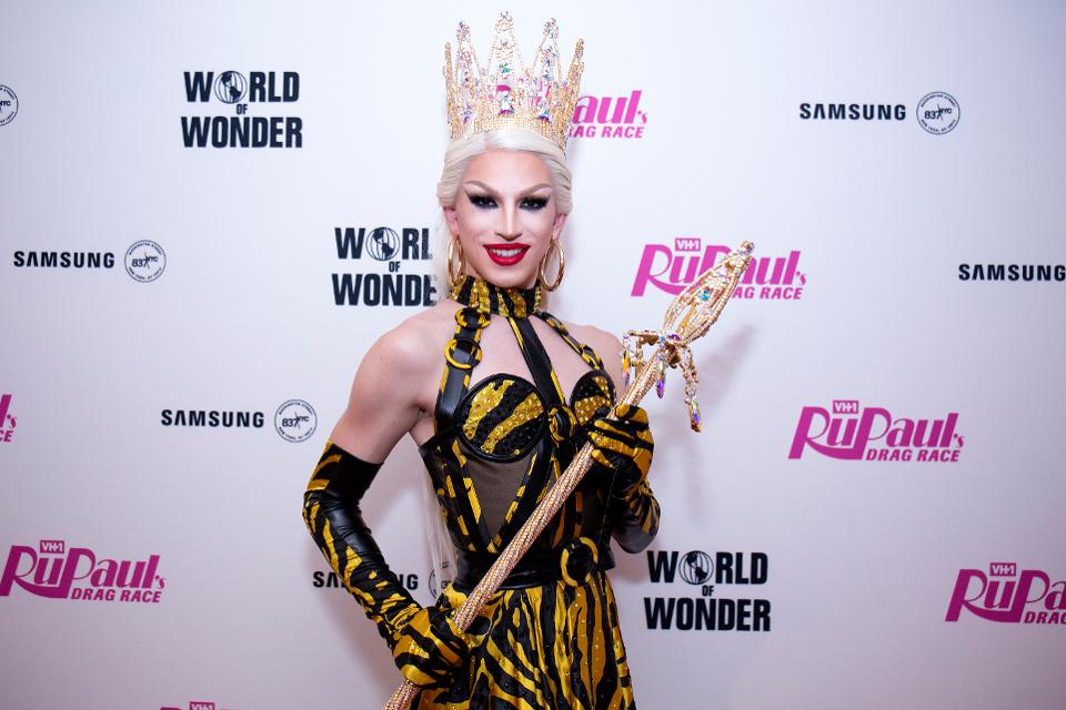 Queen Aquaria - Aquaria Drag Queen Winner - HD Wallpaper 