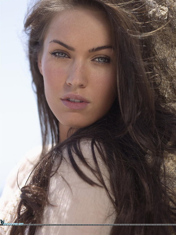 Megan Fox, Women, Brunette, Closeup, Portrait, Looking - Megan Fox Photoshoot Beach - HD Wallpaper 
